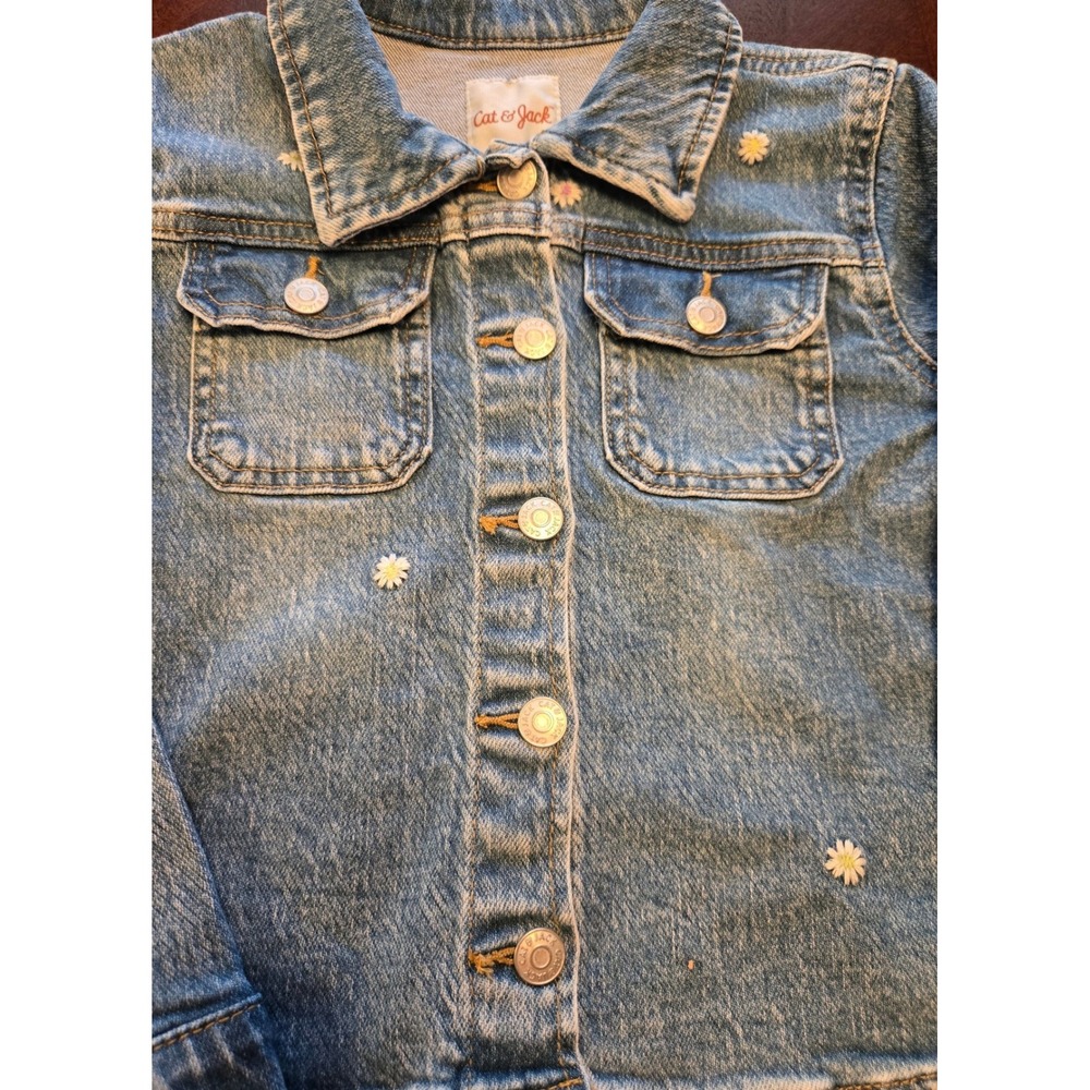 Cat & Jack Girls 5T Medium Wash Denim Jacket Embroidered Daisy Floral Snap Front - Picture 2 of 8